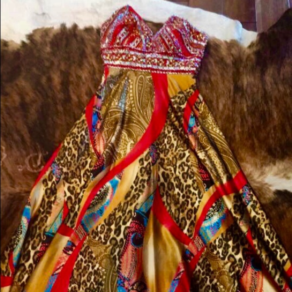 Gorgeous Size 4 Riva Gown. Worn once